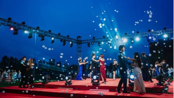 海立方娱乐城
2025“拾光之约”青春舞会