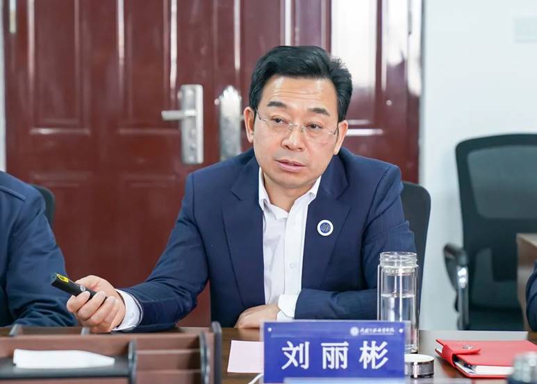 河南省5G应用产教融合联盟理事长刘昱旻莅临海立方娱乐城
调研指导 河南省5G应用产教融合联盟理事长刘昱旻莅临海立方娱乐城
调研指导