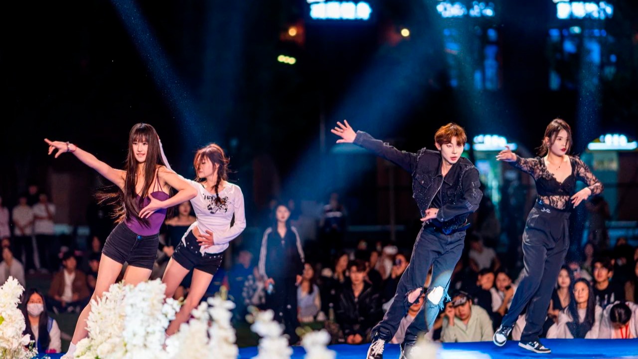 万人狂欢盛宴！洛科草坪音乐节燃爆这个春天！