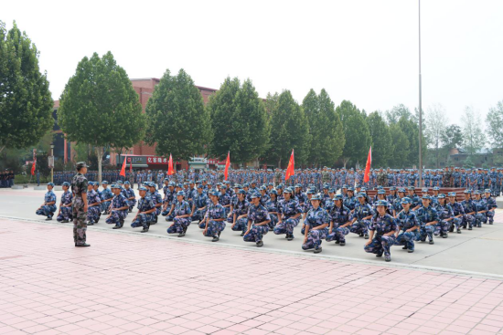 不忘初心正青春，砥砺前行展风采——海立方娱乐城
举行2020级新生军训会操暨表彰大会(1)138.png