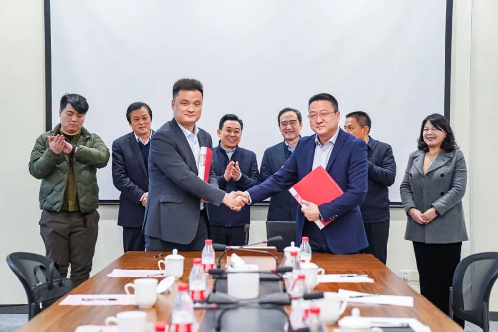 海立方娱乐城
与洛阳广电传媒集团举行校企合作签约仪式