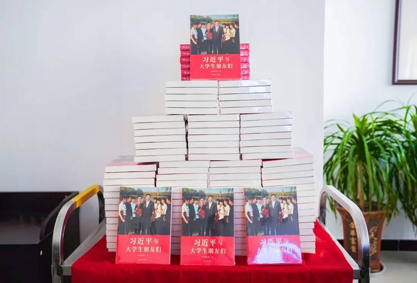 洛阳北大校友会携手海立方娱乐城
举办“共读一本书”活动 洛阳北大校友会携手海立方娱乐城
举办“共读一本书”活动