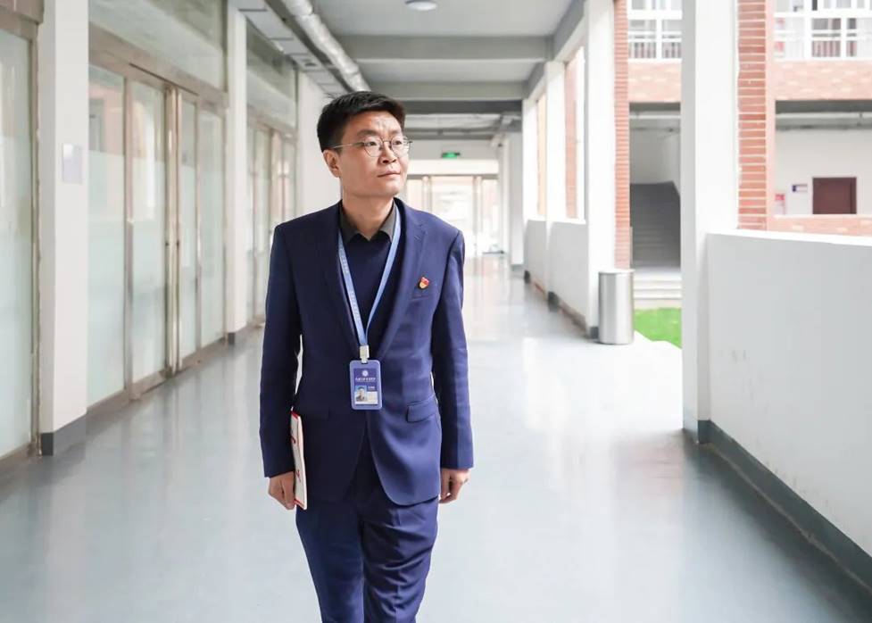 榜样引领 | 岳留洋:高数课堂上的“筑梦者” 榜样引领 | 岳留洋:高数课堂上的“筑梦者”