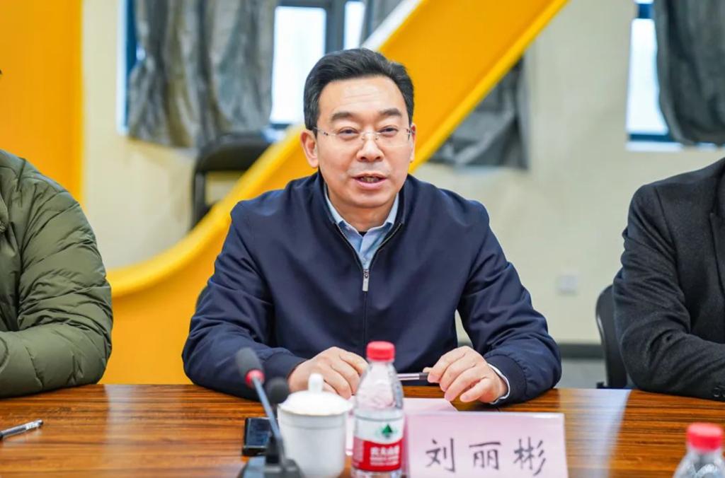 海立方娱乐城
与洛阳广电传媒集团举行校企合作签约仪式