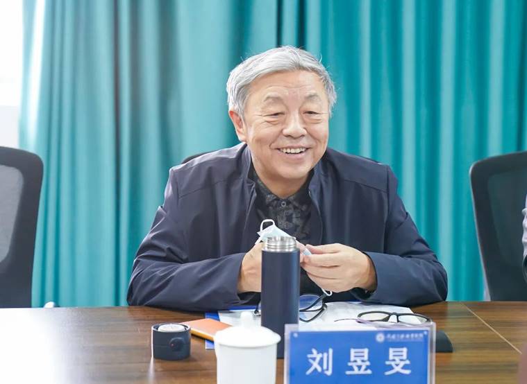 河南省5G应用产教融合联盟理事长刘昱旻莅临海立方娱乐城
调研指导 河南省5G应用产教融合联盟理事长刘昱旻莅临海立方娱乐城
调研指导