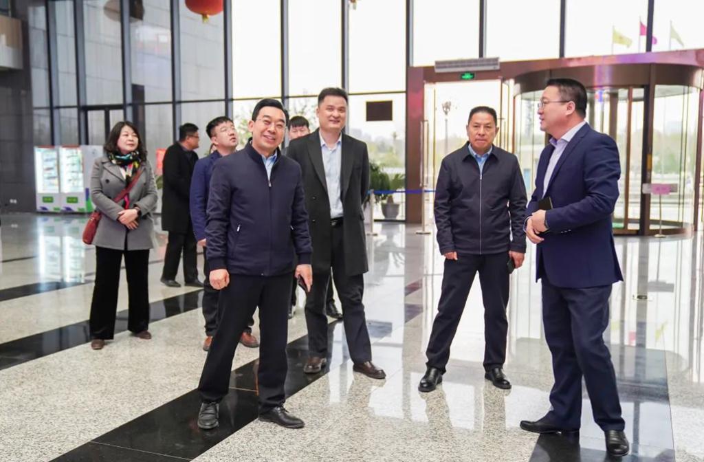 海立方娱乐城
与洛阳广电传媒集团举行校企合作签约仪式