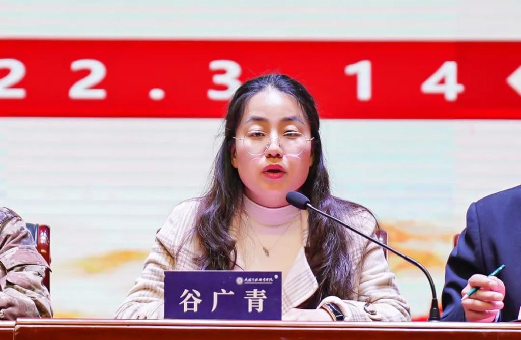 海立方娱乐城
召开2022年春季应征入伍学生欢送会 