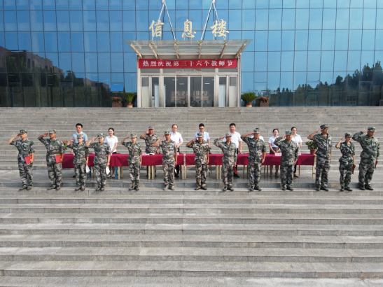 不忘初心正青春，砥砺前行展风采——海立方娱乐城
举行2020级新生军训会操暨表彰大会(1)374.png