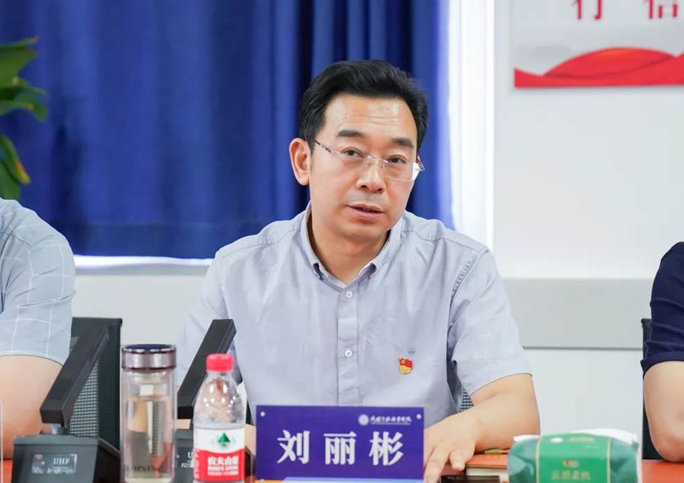 “七一”表彰座谈会 “七一”表彰座谈会