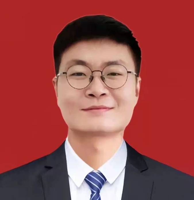 榜样引领 | 岳留洋:高数课堂上的“筑梦者” 榜样引领 | 岳留洋:高数课堂上的“筑梦者”