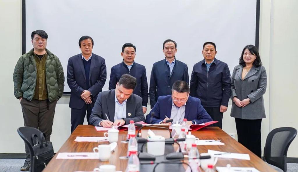 海立方娱乐城
与洛阳广电传媒集团举行校企合作签约仪式