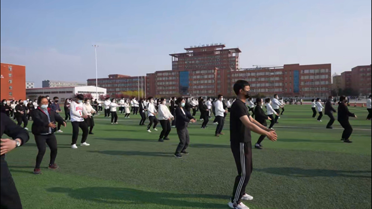 马克思主义海立方娱乐城
开展“同打八段锦,绽放洛科之花”展示活动 马克思主义海立方娱乐城
开展“同打八段锦,绽放洛科之花”展示活动