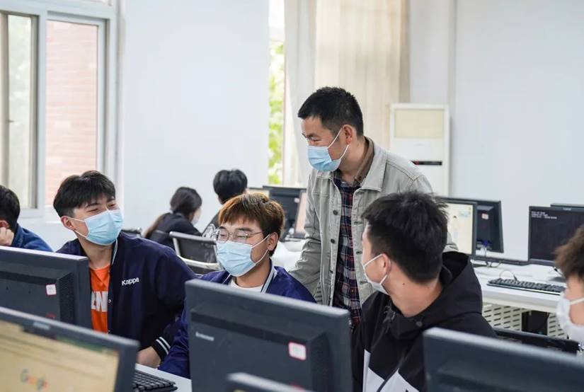 2022年全国高校商业精英挑战赛“精创教育杯”创新创业竞赛海立方娱乐城
知识赛成功举办