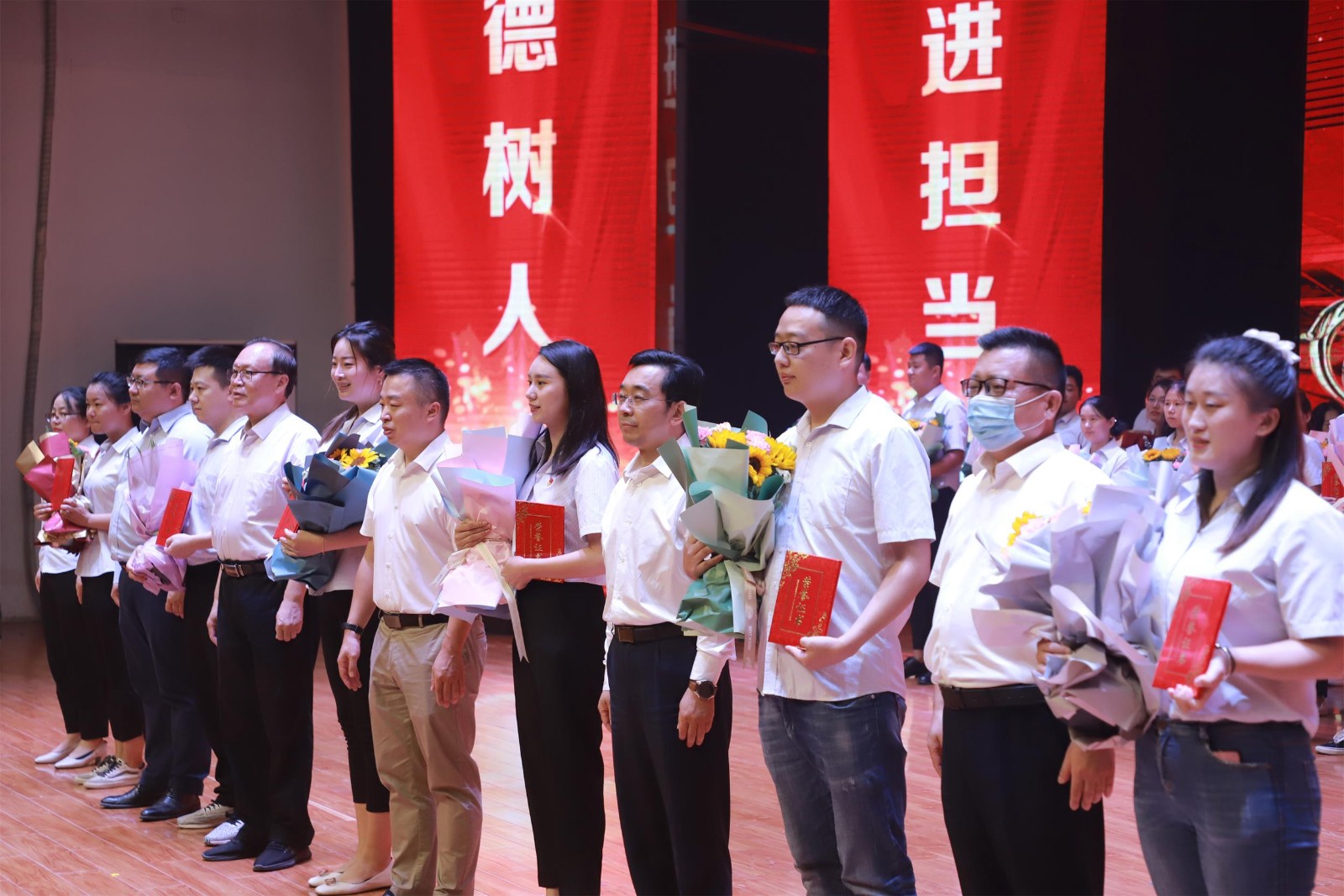 1599733888468875.jpg 表彰特写1.JPG