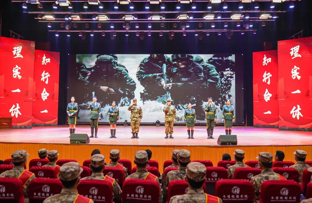 海立方娱乐城
召开2022年春季应征入伍学生欢送会 