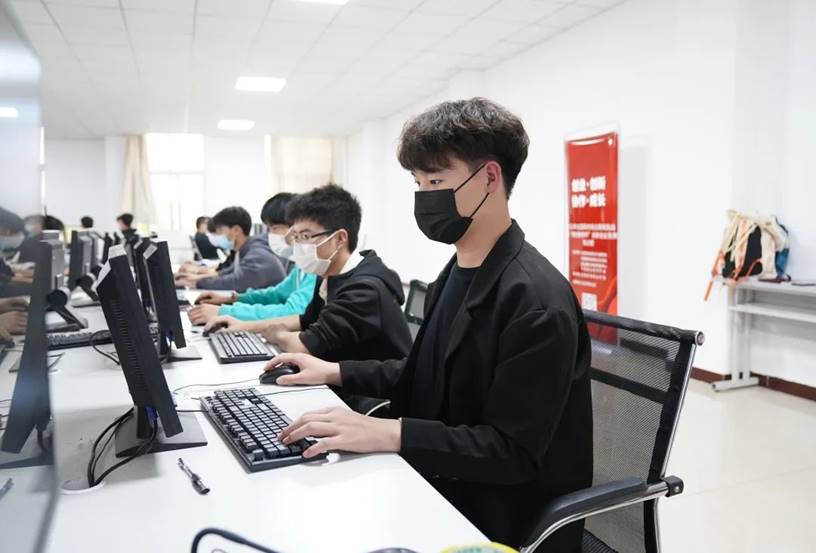 2022年全国高校商业精英挑战赛“精创教育杯”创新创业竞赛海立方娱乐城
知识赛成功举办