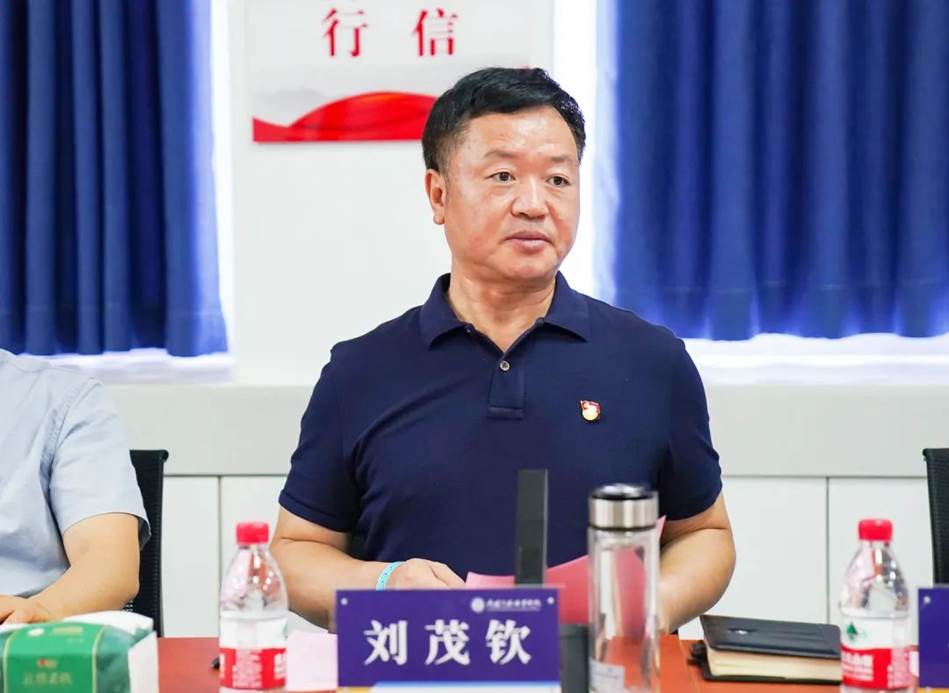 “七一”表彰座谈会 “七一”表彰座谈会