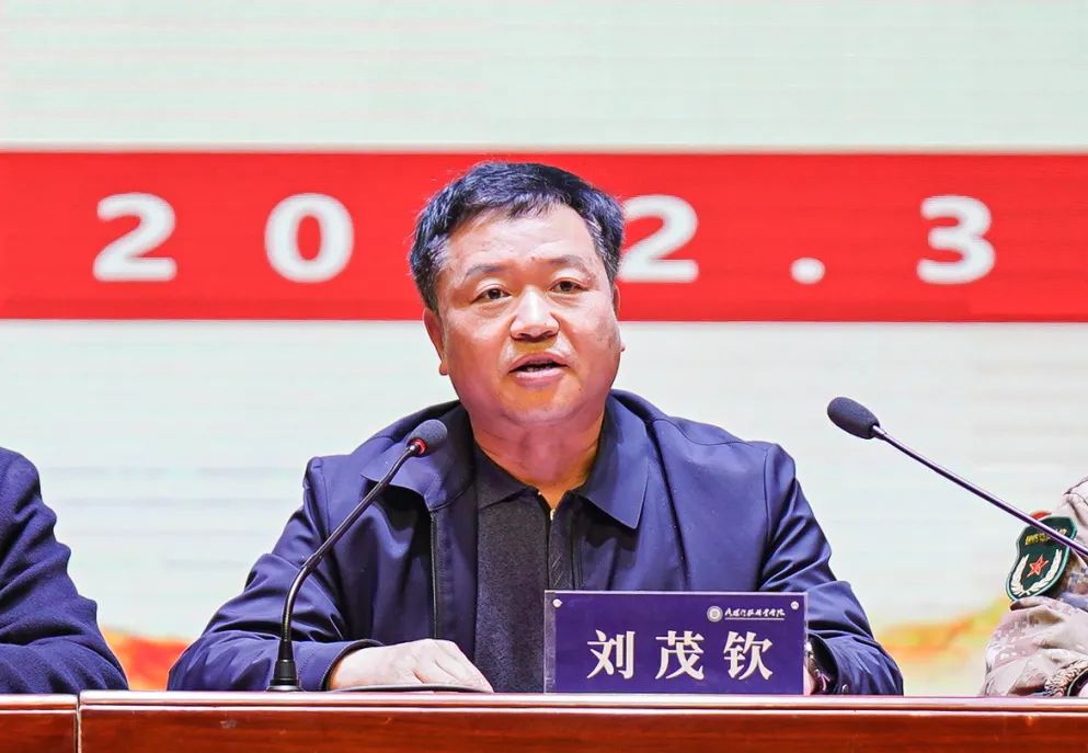 海立方娱乐城
召开2022年春季应征入伍学生欢送会 