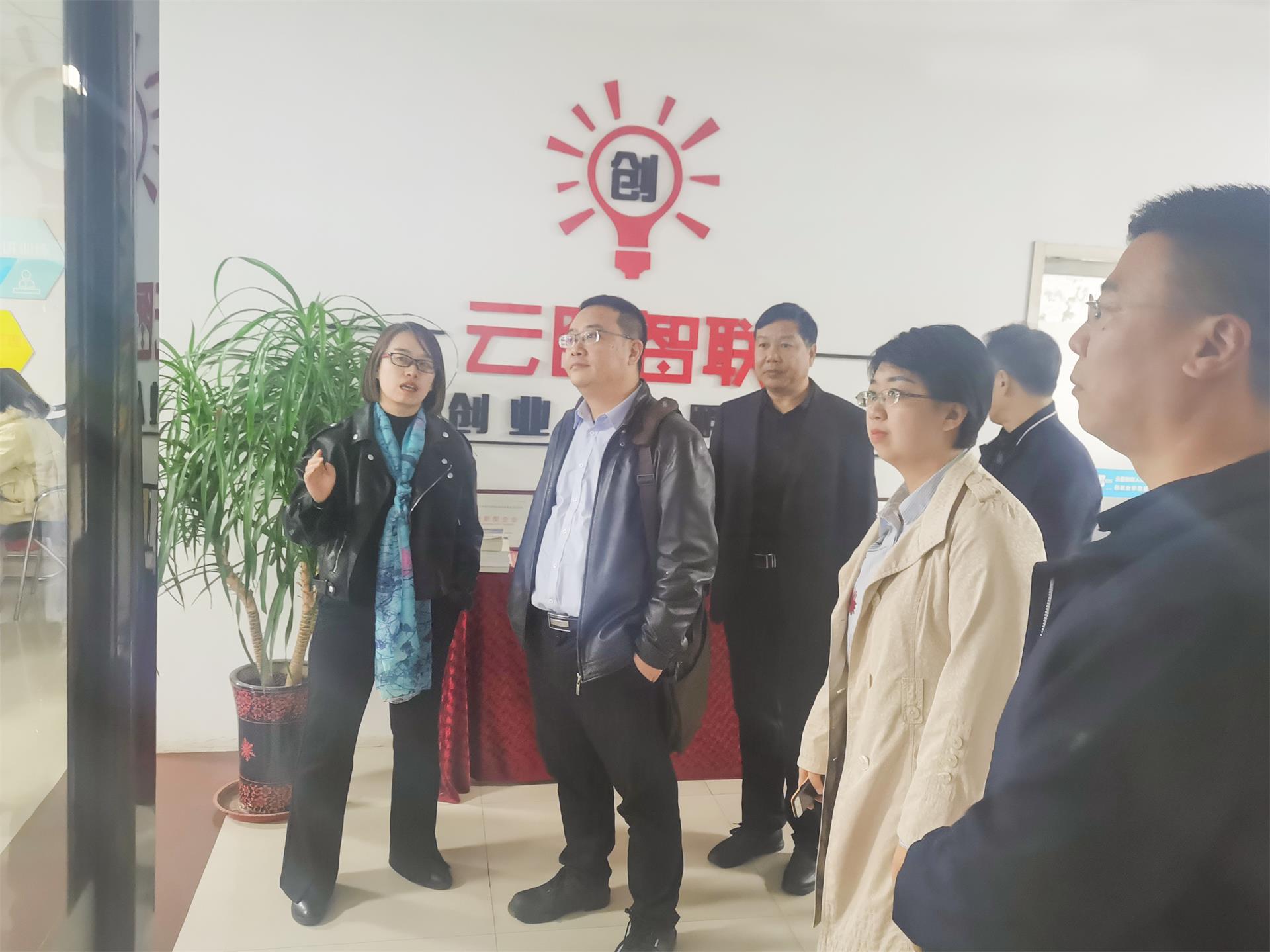 教育部专家到海立方娱乐城
开展教育发展规划调研2020.11.12.jpg