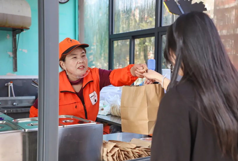 锦鲤第二站：校园美食街