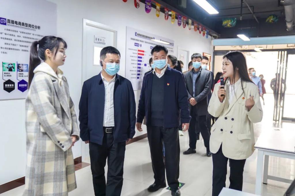 共青团中央评估调研组莅临海立方娱乐城
考察调研 共青团中央评估调研组莅临海立方娱乐城
考察调研