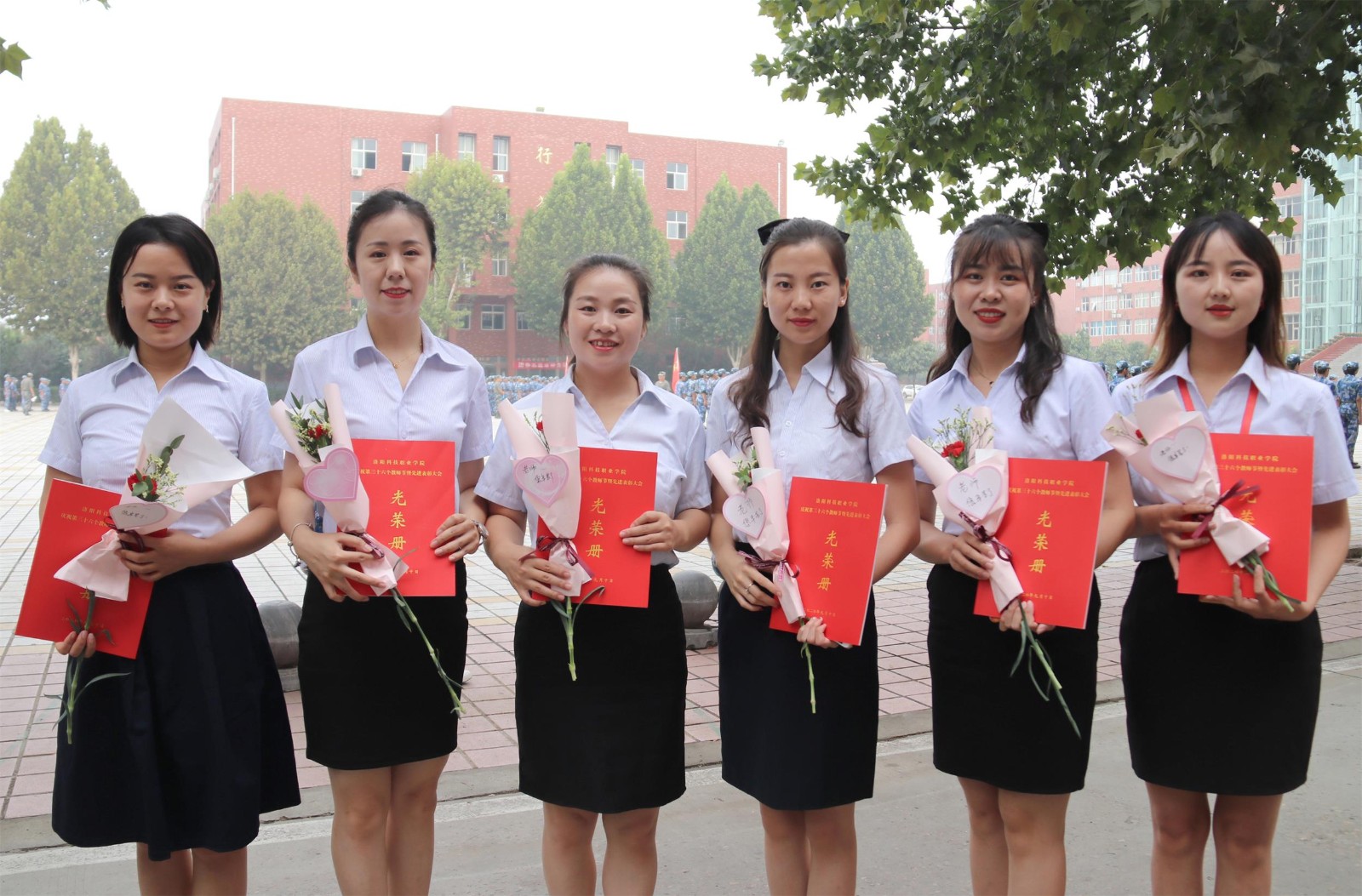 1599733946216643.jpg 合影老师.jpg