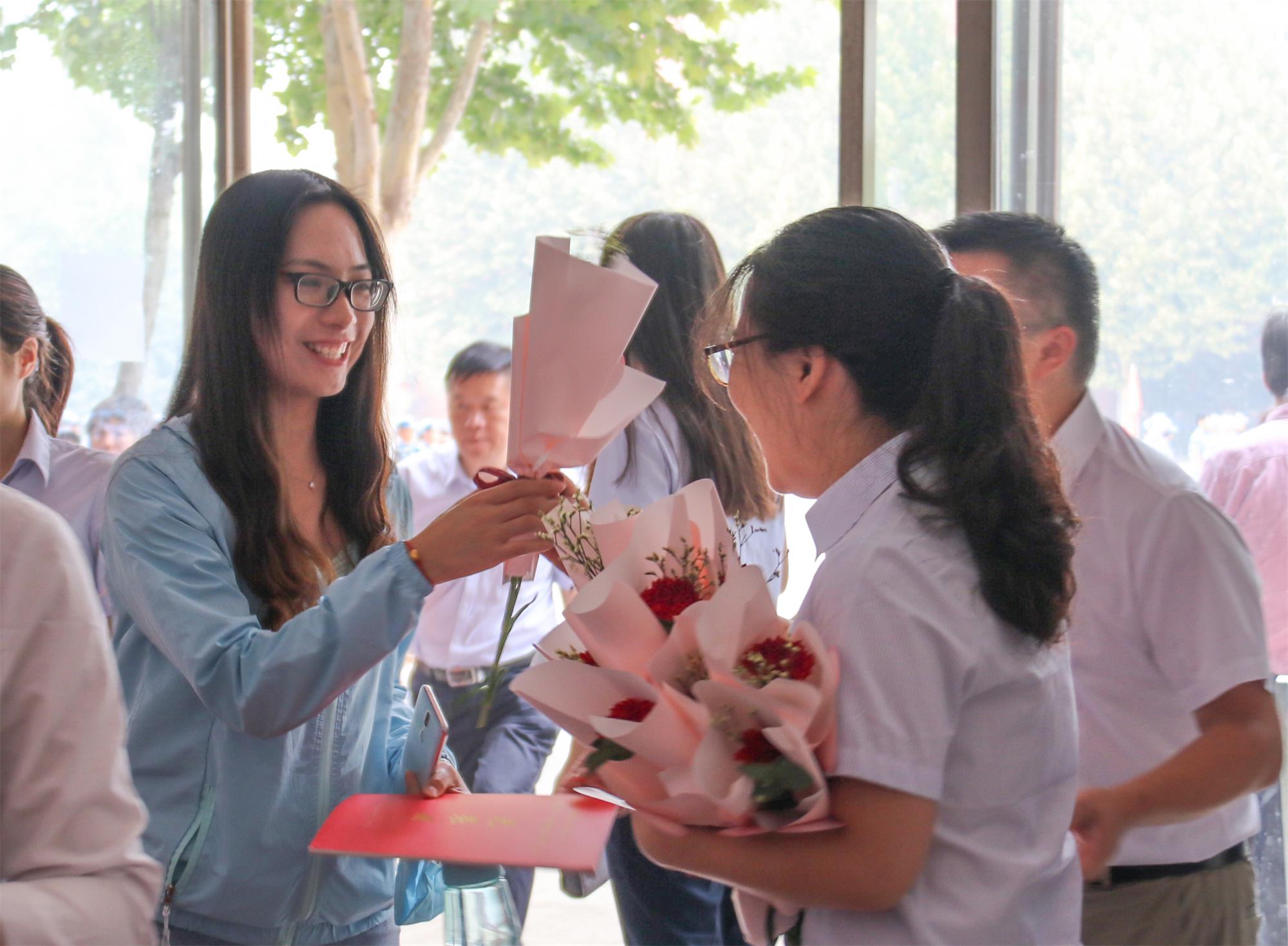 1599733808320843.jpg 送花3.JPG