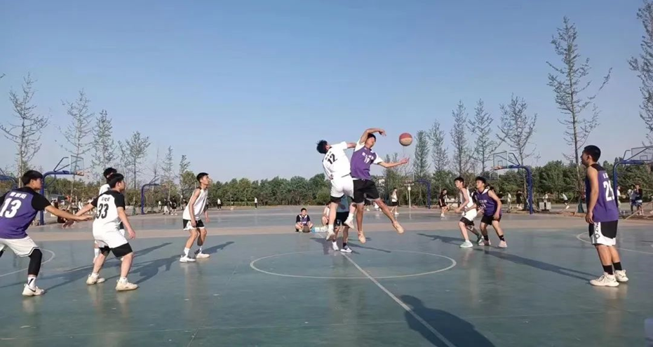 洛阳海立方娱乐城
开展丰富多彩的文体活动提升生师体验