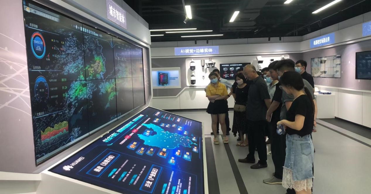 信息与数字工程海立方娱乐城
赴华为洛阳新基建基地考察交流